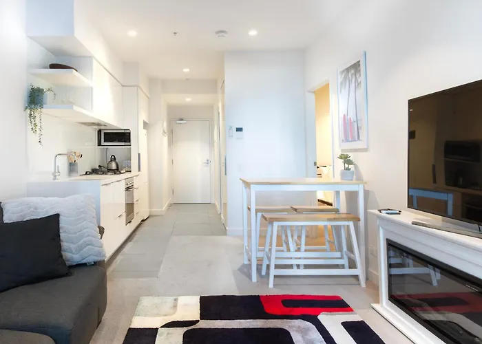 Latrobe St Gem 2-Bedroom Apartment With Huge Deck & Car Park