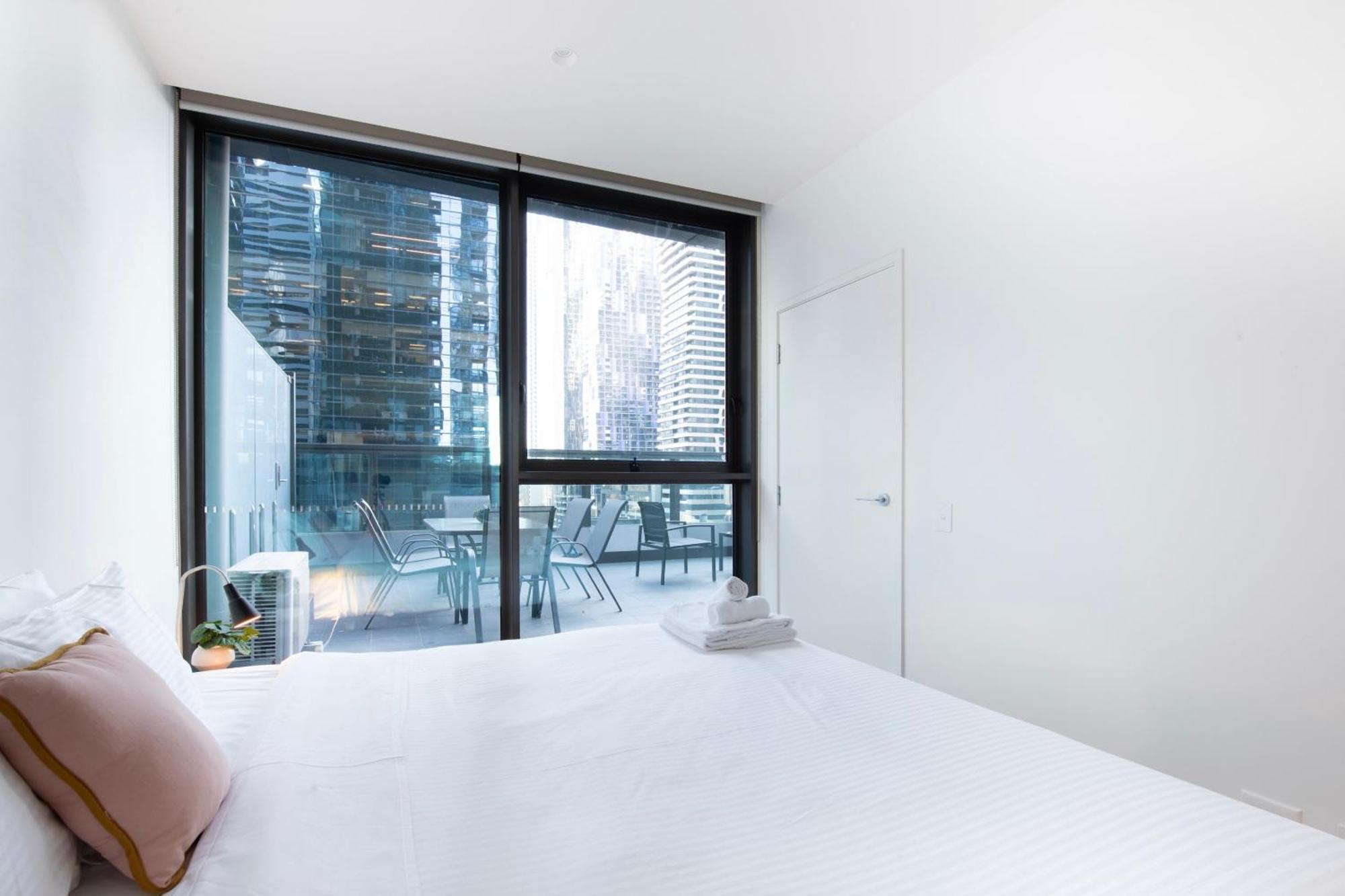 Latrobe St Gem 2-bedroom With Huge Deck & Car Park Melbourne